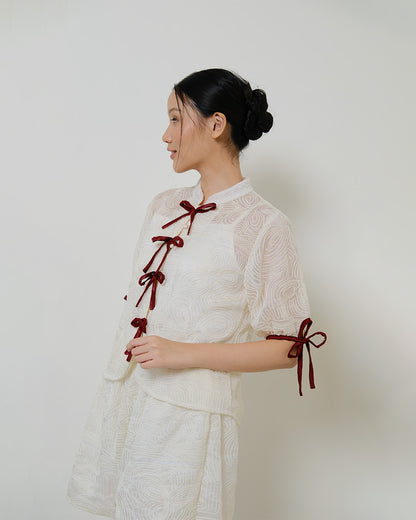 和諧 Héxié | Two Piece Sleeve Embroidery Silk With Red Ribbon and Short pants